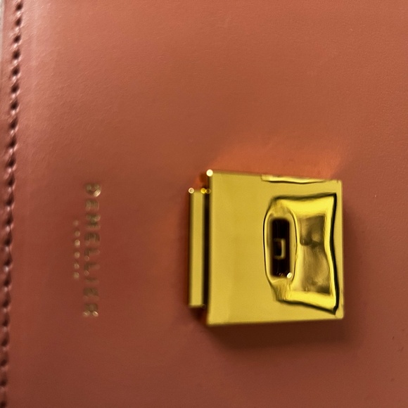 Vancouver shoulder bag in rose color - Picture 7 of 10